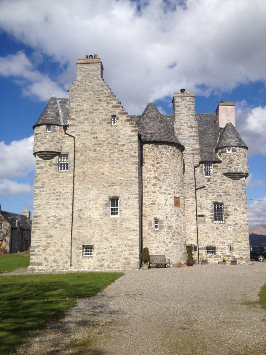 Custom Scotland Castle Tours - Barcaldine Castle